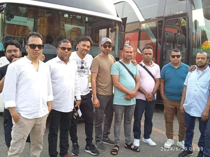 ইতালিতে বাংলাদেশি প্রবাসীদের আনন্দ ভ্রমণ